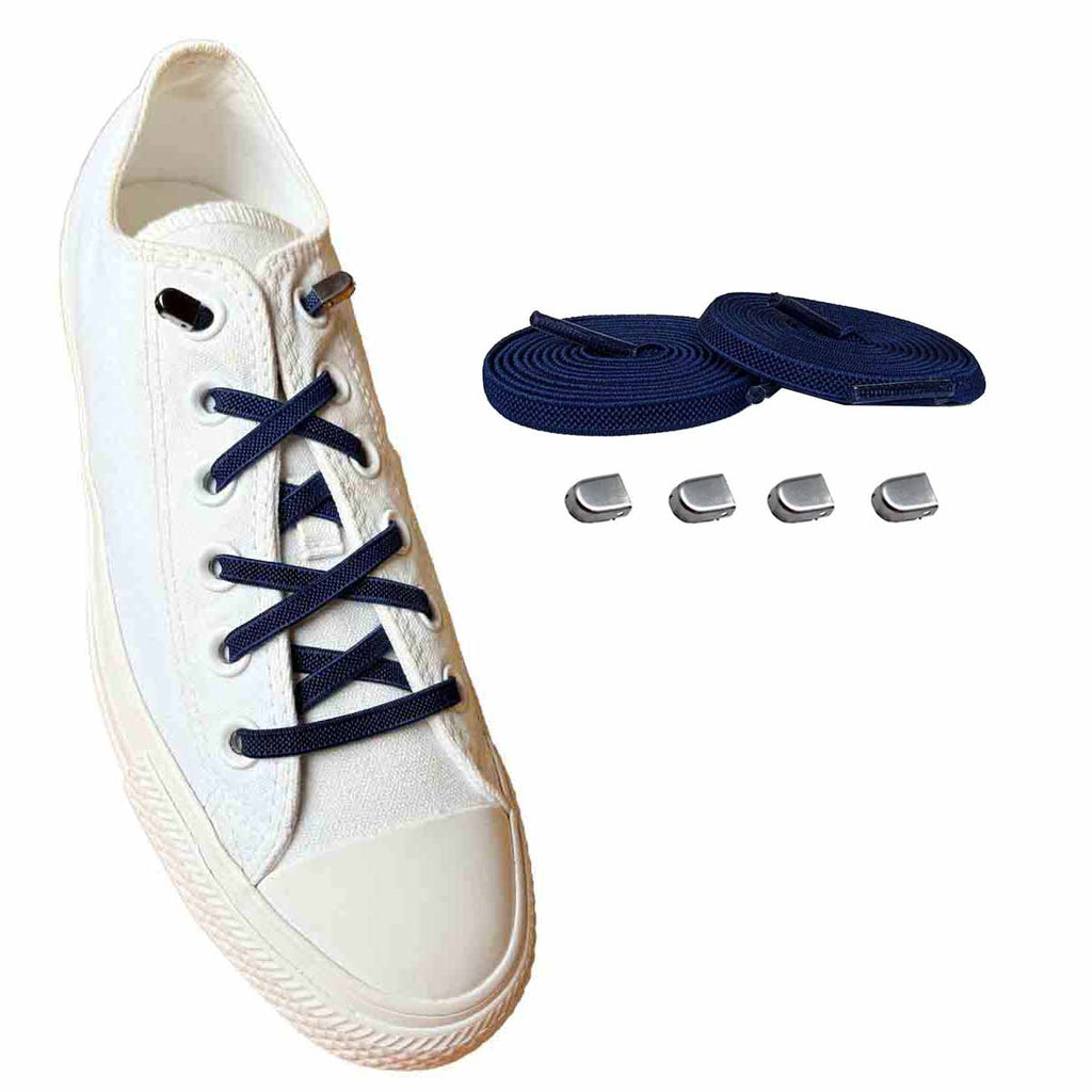 elastiska-skosnoeren-blaa-navy-clips-silver-matt-skor