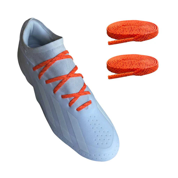 fotboll-skosnoeren-orange-moenstrad